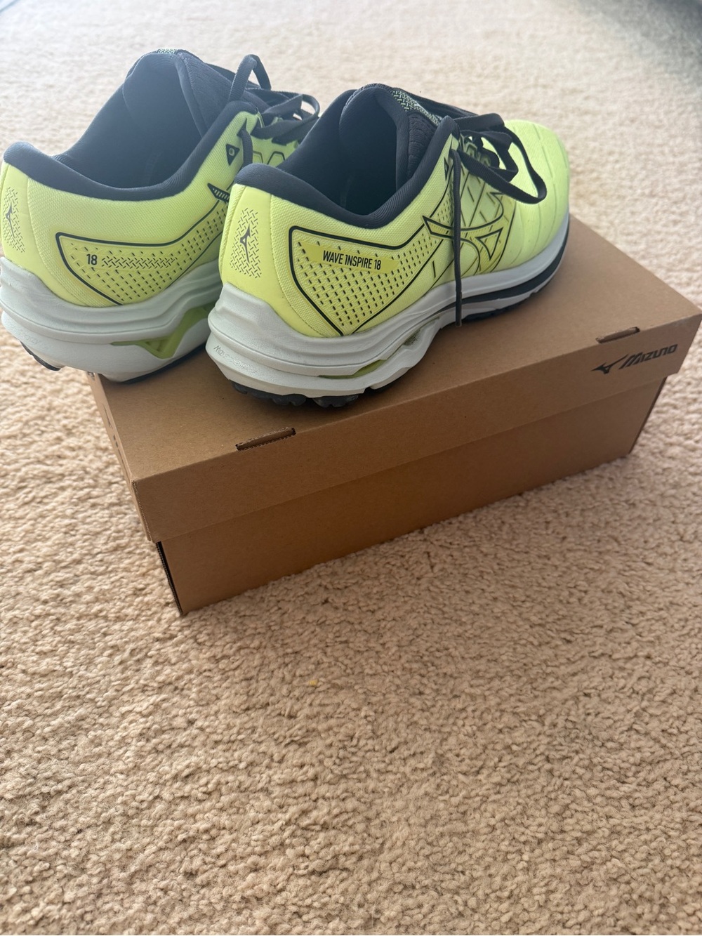 Mizuno Wave Inspire 18 Neon Lime/Black Running Shoes